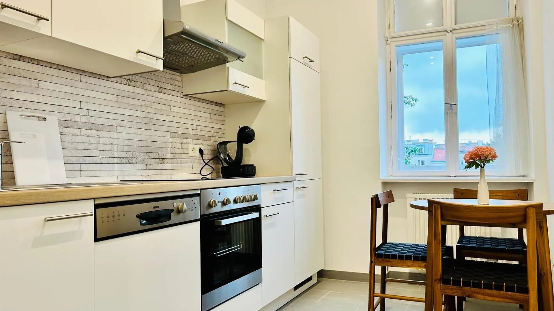 Cosy One Bedroom Apartment - 15 Min To Center contacts